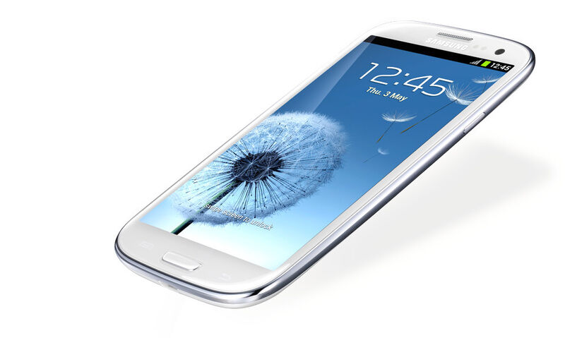 Das Display des Vorgänger-Modells Galaxy S3 misst nur 4,8 Zoll in der Diagonalen, das ganze Gerät ist 136,6 Millimeter lang und 70,6 Millimeter breit. (Bild: Samsung)