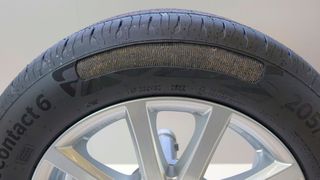 Das Recyclingmaterial Retex kommt in der Karkasse zum Einsatz und besitzt die gleichen Eigenschaften wie herkömmliches Polyester. (Bild: Rosenow/»kfz-betrieb«)