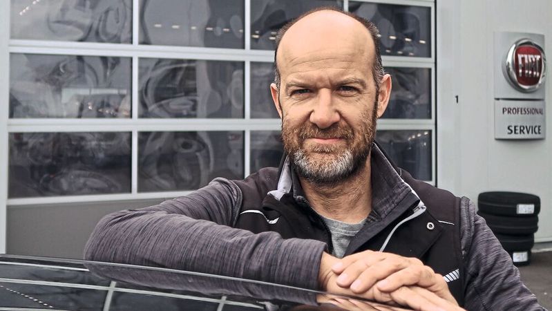 Stefan Reichhardt ist seit mehr als einem Jahrzehnt Inhaber und Geschäftsführer von Auto Reichhardt in Augsburg.(Bild:  Diehl – VCG)