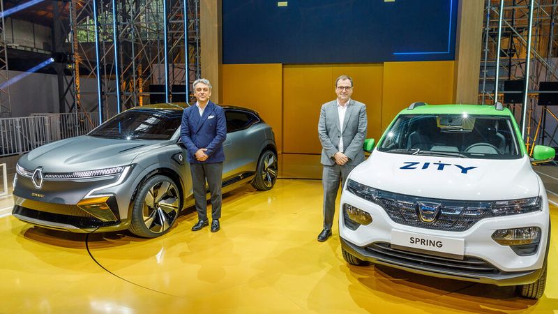 Renault will mit der Eways-Strategie vorankommen. Die weiteren Schritte und neuen Produkte erläuterten (v. li.) Vorstandschef Luca de Meo und Vertriebsvorstand Denis Le Vot. (Bild: Renault)
