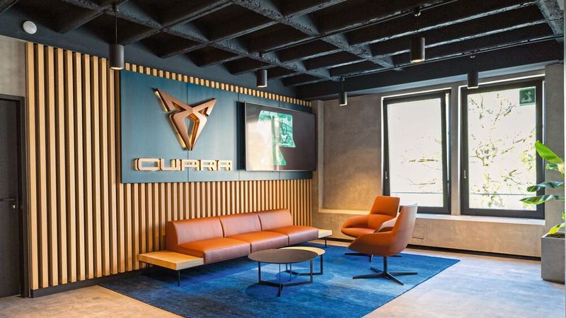 Innen soll der Lounge-Charakter zum Verweilen einladen. (Bild: Feser-Graf)