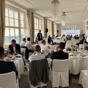 Die Eröffungskeynote und den Auftakt des Themenblocks „Financial & Economic Challenges“ hielt Prof. Dr. Henrik Müller von der TU Dortmund.(Bild:  Vogel IT-Akademie)