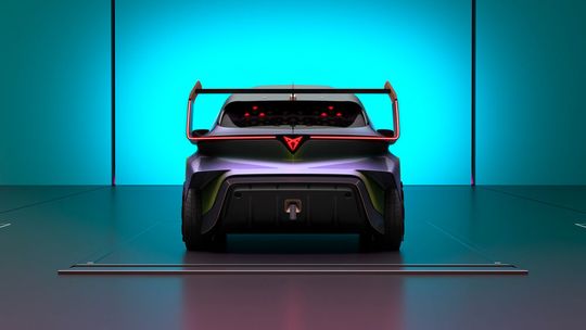 Der große Heckflügel dürfte es kaum in die Serie schaffen.(Bild:  Seat)