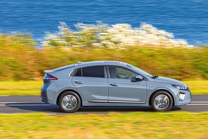 Die Batteriekapazität steigt von 28 auf rund 38 kW/h und soll eine Reichweite von 300 Kilometern ermöglichen. (Hyundai)