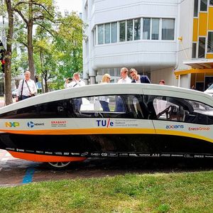 100 Prozent Ökostrom, 1.000 Kilometer Reichweite: Das Solarauto Stella Vie stellt herkömmliche E-Autos in den Schatten. 