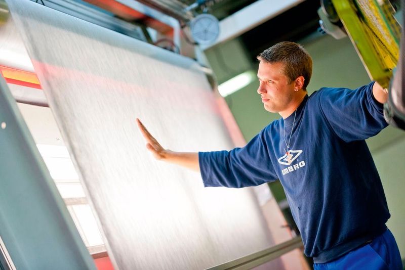 Qualitätskontrolle in der Produktion. (Dörken)