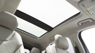 Ford entwickelt personalisierte Klangzonen für Gespräche, Musik oder Videos. Diese Technik könnte in den kommenden zehn Jahren umgesetzt werden. (Ford)