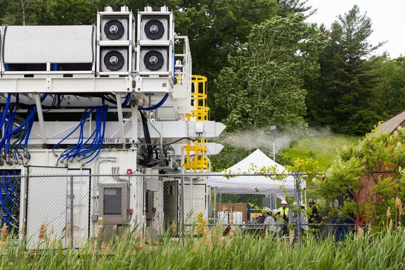 Während der größte Teil des erzeugten Wassers in flüssiger Form abläuft, entweicht ein Teil als Dampf. (Bild: John Brecher/Microsoft)