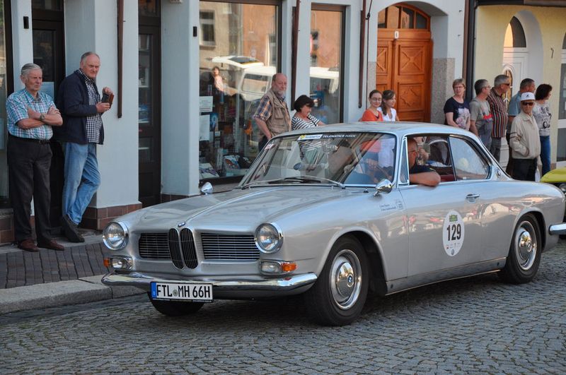 … der V8 mit 3,2 Liter und 160 PS aus dem Jahr 1965 wartet geschmeidig auf die Weiterfahrt. (Schunk)