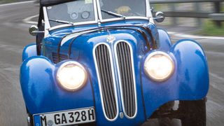 Der BMW 328 Roadster entstand vor dem Krieg und ist heute einen höheren sechsstelligen Betrag wert. (Foto: BMW)