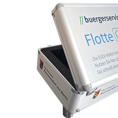 Bei dem abgebildeten Koffer handelt es sich um ein tragbares Bürgerbüro.   (Bild: buergerservice.org)