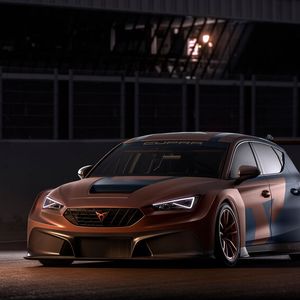 Zeitgleich präsentiert Cupra in Barcelona seinen konventionell angetriebenen Wettbewerber für die Rennstrecke: der Cupra Leon Competición. (Bild:  Seat)