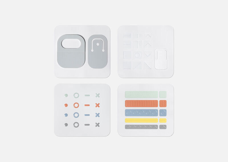 Die Tastenkappen und Etiketten des Suface Adaptive Kits können überall angebracht werden, um Tasten und Anschlüsse zu identifizieren. (Microsoft)