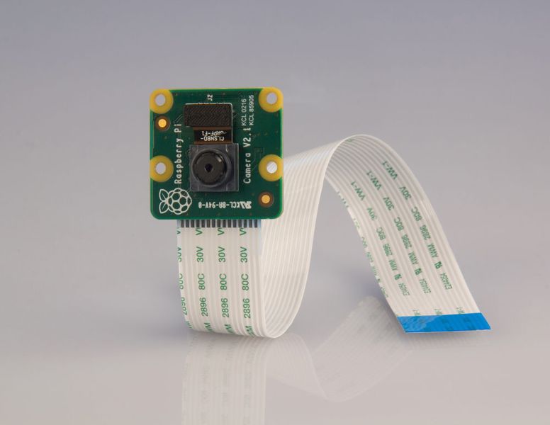 Kamera für Raspberry Pi Pi Camera v2: Die Kameramodule Pi Camera v2 (im Bild) und Pi NoIR Camera v2 mit acht Megapixel Sony IMX219PQ CMOS-Bildsensor, der High-Speed-Video-Imaging für 1080p, 720p60 und VGA90 Videomodi bieten etliche Funktionen wie Zeitraffer und Zeitlupe für eine Reihe von Anwendungen, wie Gebäudesicherung oder Botanik- und Tierbeobachtung. (RS Components)