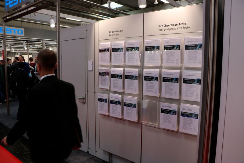 Mitarbeiter gesucht: Nicht nur bei Festo können sich Fachkräfte direkt auf der Messe bewerben. Auch bei Weidmüller werden Spezialisten direkt auf der Messe eingestellt. (Gillhuber)