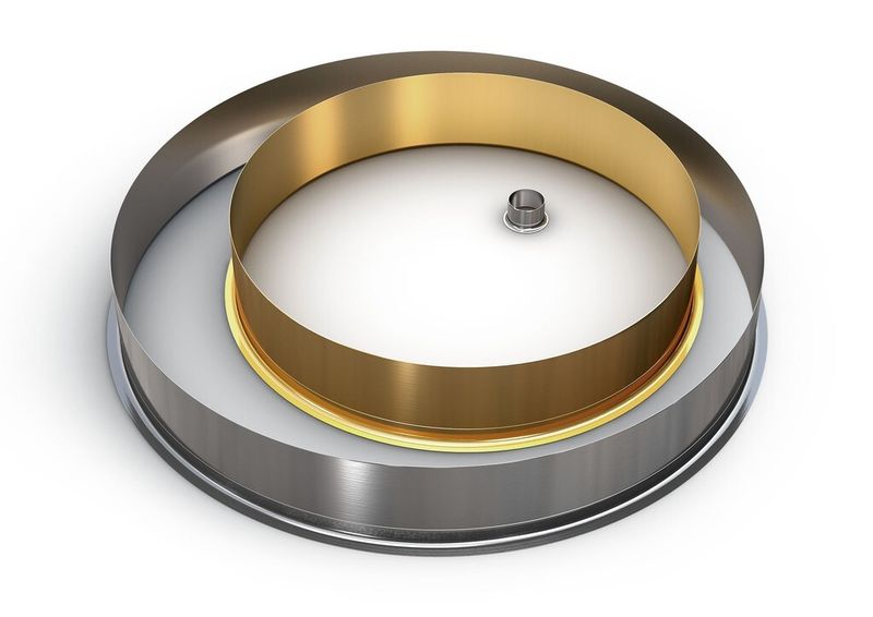 Die Wellenhülse SKF Speedi-Sleeve wird standardmäßig für Wellendurchmesser von 12 bis 203,2 mm hergestellt. Für die Aufnahme größerer Abmessungen bietet SKF weitere Ausführungen von Verschleißhülsen für Wellendurchmesser von 221 bis 1143 mm. Die Variante SKF Speedi-Sleeve Gold ist für Umgebungen mit größerem Verschleiß und Anwendungen mit PTFE-Dichtlippen gedacht. (Bild: SKF)