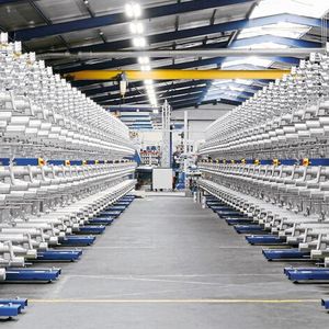 In jeder dieser Spulmaschinen vom Typ Carbon Star II steckt eine Lagerlösung von Franke. (Bild:  Georg Sahm GmbH & Co. KG Maschinenfabrik)