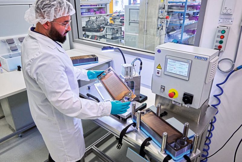 Die Fertigung von Brennstoffzellen bei BMW.  (Bild: BMW)