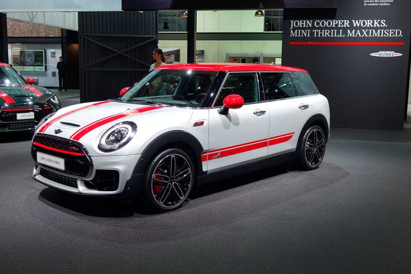 Bei Tochter Mini galt die Aufmerksamkeit der John-Cooper-Works-Version des Clubman. Ein wenig automobile Normalität zwischen der ganzen Zukunftsmusik. (Christian Otto/Automobil Industrie)