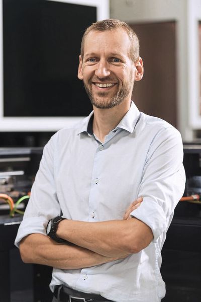 «Acopostrak eröffnet uns völlig neue Möglichkeiten bei der Gestaltung von Abfüllanlagen». Andreas Gschrey, Head of Digitalization and Data Technology, Krones AG. (Krones AG)