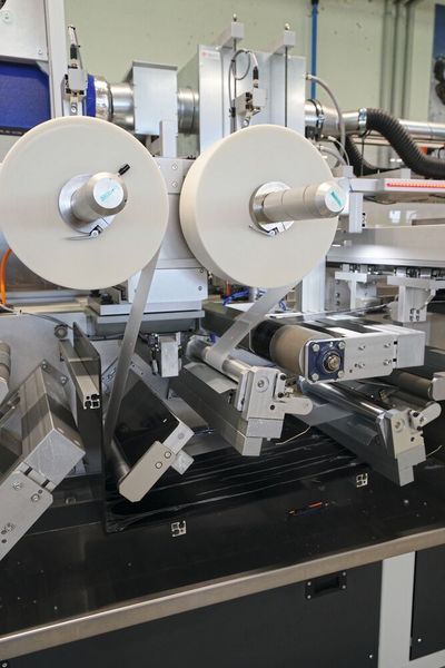 Les deux rouleaux de liner assurent une pose en continu du film de protection sans interruption du processus. (Source : MSM)