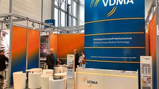 Über 250 Unternehmen aus der gesamten Prozesskette sind Teil der Arbeitsgemeinschaft Medizintechnik des VDMA – fünf davon sind am Stand des Verbands anzutreffen.  (VDMA)