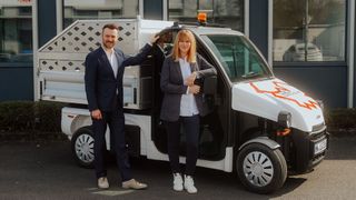 Die Würzburger Autohausgruppe Spindler verkauft künftig auch Fahrzeuge der französischen Nutzfahrzeugmarke Ligier Professional. Im Foto: die Spindler-Geschäftsführer Friederike Moritz und Daniel Heilig. (Bild: Autohausgruppe Spindler)