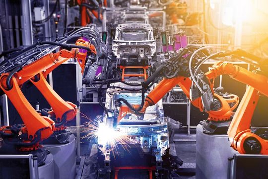 Vor allem die Automobilbranche driftet wieder zusehends in die Kurzarbeit, wie das Ifo-Institut jetzt meldet. Doch es trifft so gut wie alle Industriezweige.(Bild:  ©jeson - stock.adobe.com)