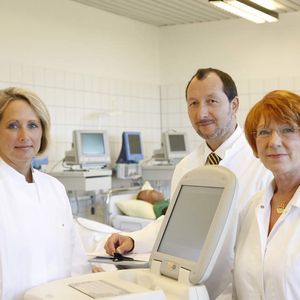 Thrombosen verhindern – eine Tablette kann Leben retten: (v.l.n.r) Dr. med. Dagmar Kubitza, Dr. med. Frank Misselwitz, Dr. rer. nat. Elisabeth Perzborn
