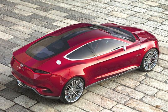 Unter dem fein gezeichneten Blech kommt ein Plug-in-Hybrid-Antrieb zum Einsatz. (Ford)