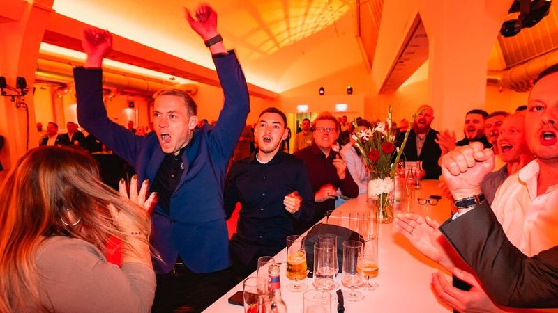 Und tatsächlich: Das Pendel neigte sich in Richtung von Lindners Boxenstopp in Veitshöchheim bei Würzburg. (Bild: Stefan Bausewein)