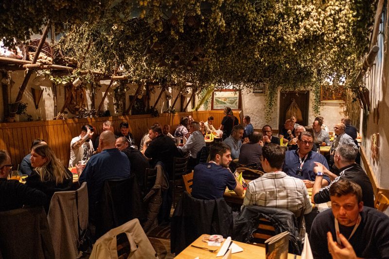 Am ersten Abend ging's ins Bräustüberl. (Bild: Niklas Christensen)