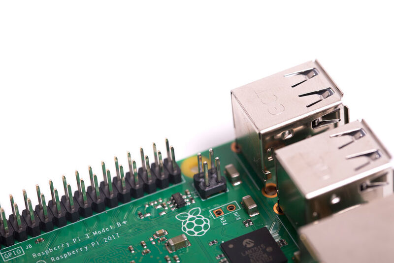 Raspberry Pi 3B+: neu ist die Verwendung eines Magjack, der Power over Ethernet (PoE) unterstützt und die relevanten Signale auf einen neuen 4-poligen Header bringt. (Raspberrypi.org)