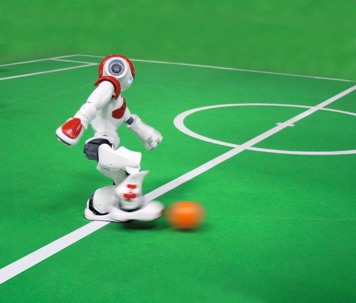 Wer ist Deutschlands bester Fußballroboter 2014? Unter anderem diese Frage wird beim Robocup German Open 2014 entschieden. (Bild: Robocup)