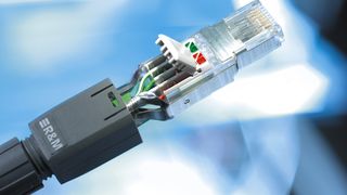 Schneidklemmtechnik — wie der FM45 von R&M — vereinfacht das Beschalten moderner Steckerlösungen auch für industrielle Anwendungen. (Archiv: Vogel Business Media)