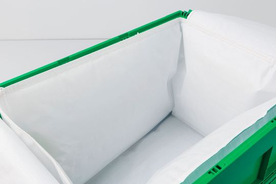 Das ist der Blick in eine neu entwickelte Transportbox aus Kunststoff. Entwickelt haben sie das Fraunhofer-LBF und die Berges GbR. Das Besondere ist, dass alle Bestandteile aus dem selben Polymer bestehen. Das ist der Blick in eine neu entwickelte Transportbox aus Kunststoff. Entwickelt haben sie das Fraunhofer-LBF und die Berges GbR. Das Besondere ist, dass alle Bestandteile aus dem selben Polymer bestehen.