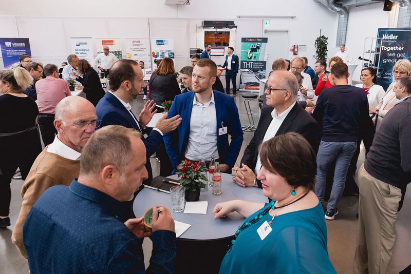 Der EMS-Tag 2024 in Würzburg bringt die Branche an einen Tisch, an dem Ideen und Lösungsansätze für Multikrisen diskutiert werden. (Bild: Stefan Bausewein)