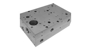 Hydraulikblock mit zahlreichen bis zu 430 mm tiefen Bohrungen. (Bild: Power-Hydraulik)