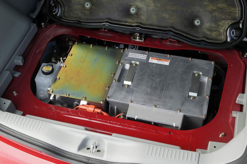 Die Batterien und die elektrische Antriebstechnik des i-Miev hat Mitsubishi in der Bodengruppe angeordnet. Fotos: Mitsubishi (Archiv: Vogel Business Media)