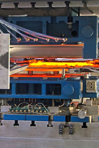 Das Fraunhofer IWU untersucht die Prozesse beim Presshärten. (Bild: Fraunhofer IWU)