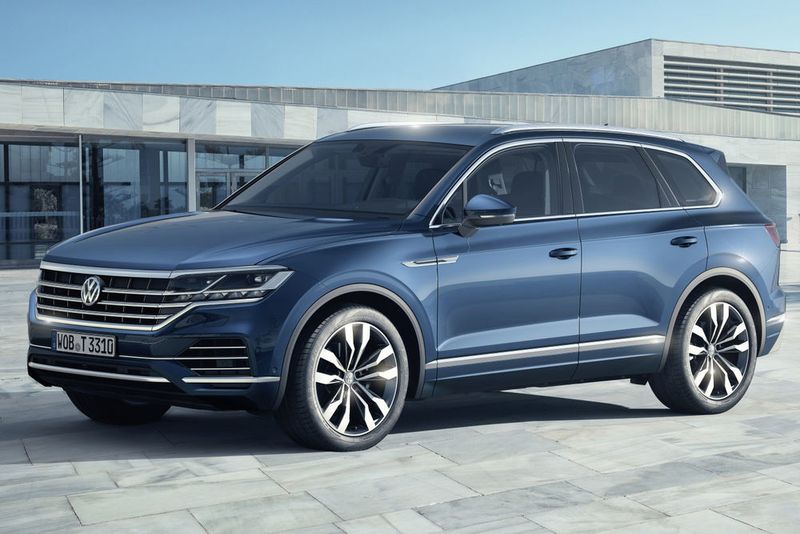 Sie ist mehr denn je technisch hochgerüsteter Oberklasse-Gleiter ... (VW)
