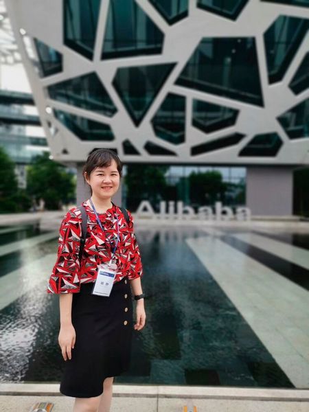 Die Teilnehmerinnen und Teilnehmer des Process Intelligent Manufacturing Forum 2019 zu Besuch bei Alibaba. (PROCESS China)
