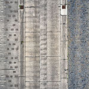 Pflastersteine, Betonplatten mit und ohne Schlaglöcher lassen die Fahrzeugtechnik gezielt und zeitlich gerafft verschleißen.(Bild:  Segula)