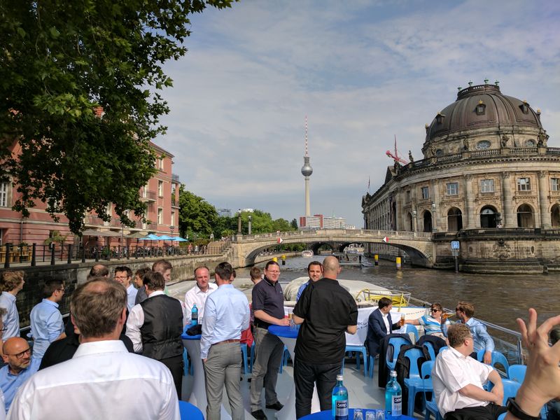 Mit dem Schiff ging es auf 2,5-stündige Spreerundfahrt vorbei an den Sehenswürdigkeiten Berlins. (Trend Micro)