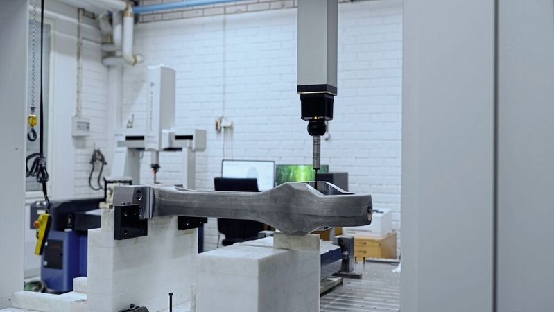 Messvorgang mit der Crysta-Apex 122010.(Bild:  Mitutoyo)