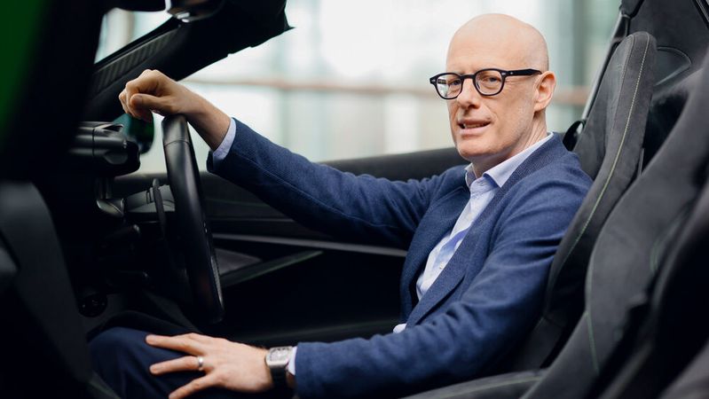 Michael Leiters sitzt bald nicht mehr in einem McLaren. Der CEO der Automotive-Sparte wechselt zu Porsche und löst dort Oliver Blume ab.(Bild:  McLaren)