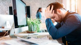 Die Arbeit nimmt zu, die Konzentration sinkt - viele spüren die Folgen der Coronakrise auf der Arbeit.  (Bild: ©NDABCREATIVITY - stock.adobe.com)