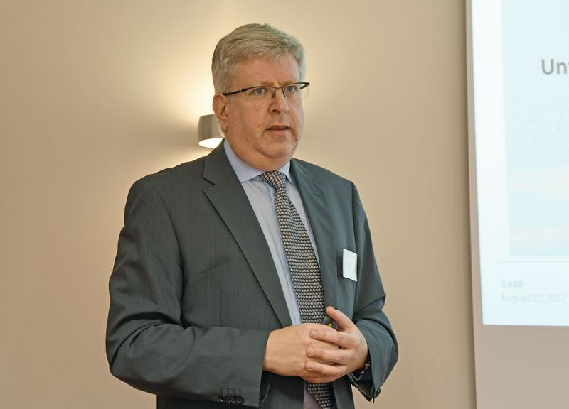 Dr. Christopher Ganz: „Digitalisierung an sich liefert keinen Mehrwert. Solange die Erkenntnisse aus dem digitalen Bereich nicht in den physikalischen zurückfließen, also Zeit oder Energie einsparen, wird es keine Vorteile bringen.“ (Stefanie Michel)
