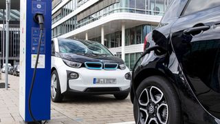 2021 hatte fast jeder fünfte in der EU zugelassene Neuwagen einen Elektroantrieb. (Bild: Bosch)