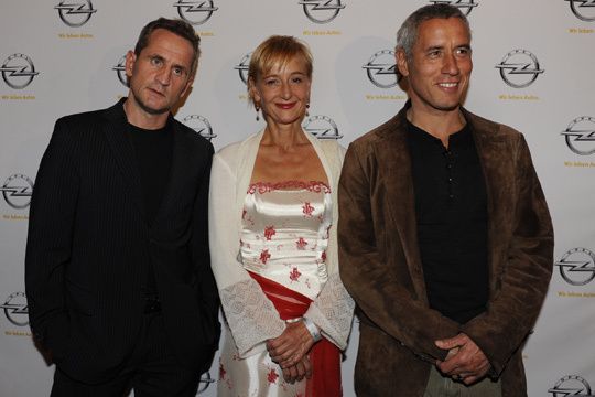 Mal eben bei Opel vorbeigeschaut: TV-Star Tim Wilde (links), Bundesfilmpreisträgerin Susanne Lothar und Ralph Herforth. (Archiv: Vogel Business Media)